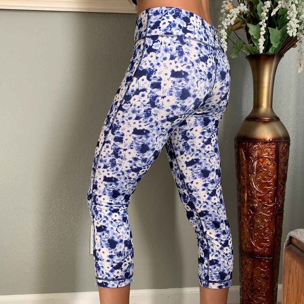 Vogo Athletica Yoga Floral Design Size Small - Picture 14 of 17